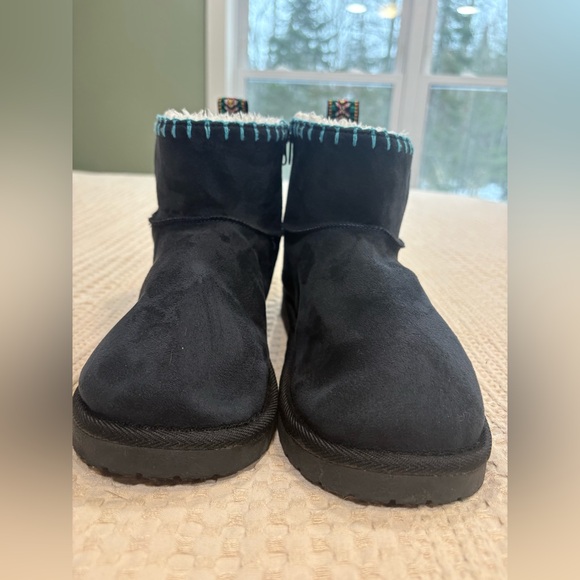 Muk Luks Women’s Tatum Bootie’s - Size 10 NWOB - Picture 2 of 9